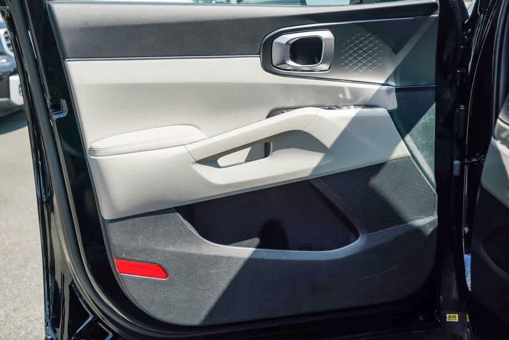 Certified 2025 Kia Sorento EX AWD/4WD image 19