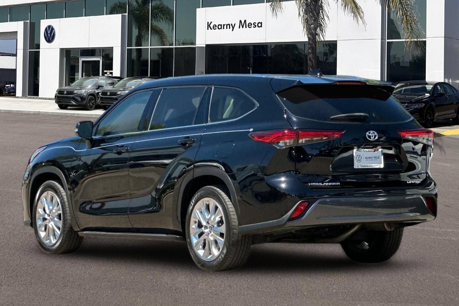 Used 2020 Toyota Highlander Limited FWD image 6