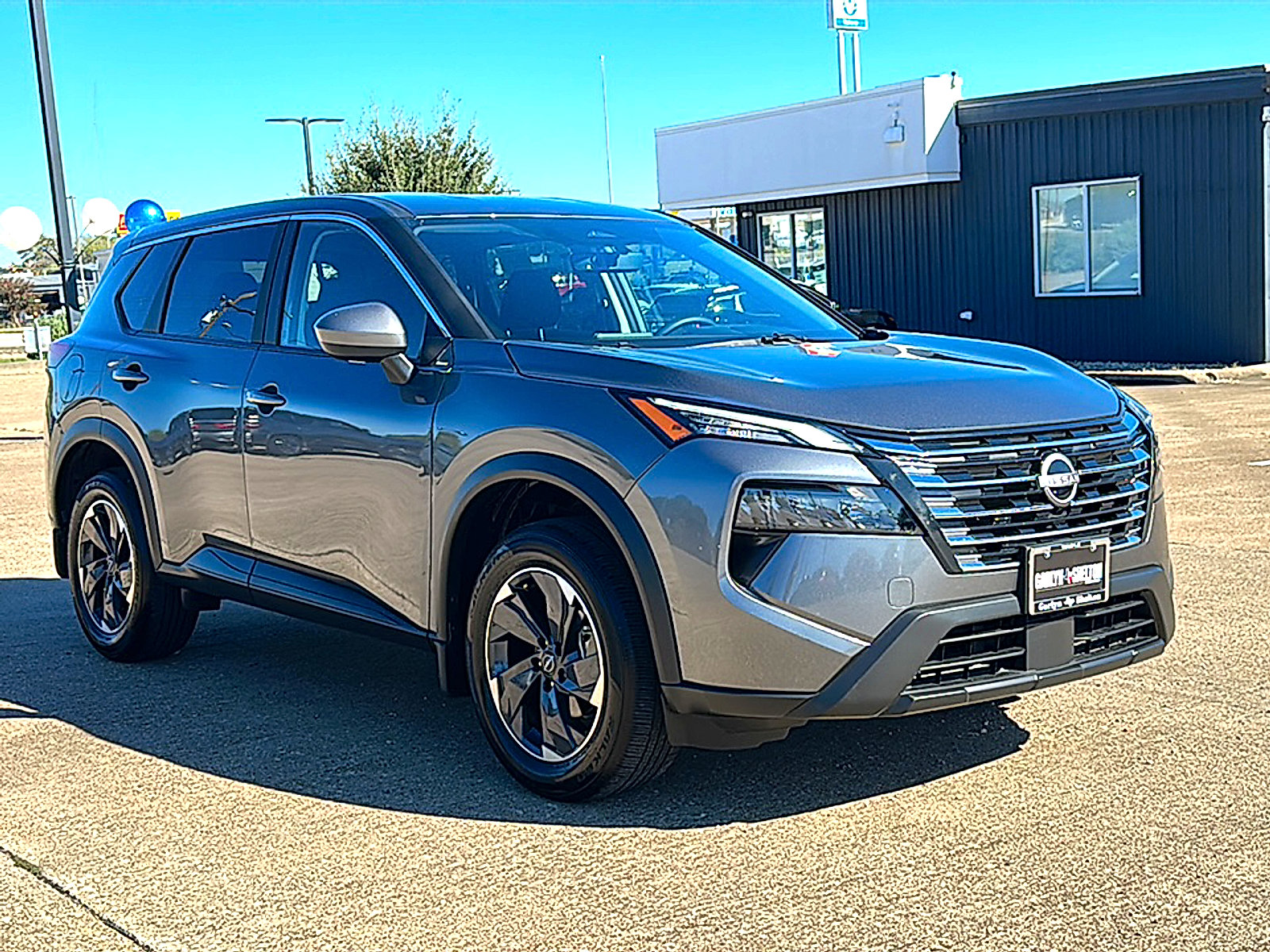 Used 2025 Nissan Rogue SV image 10