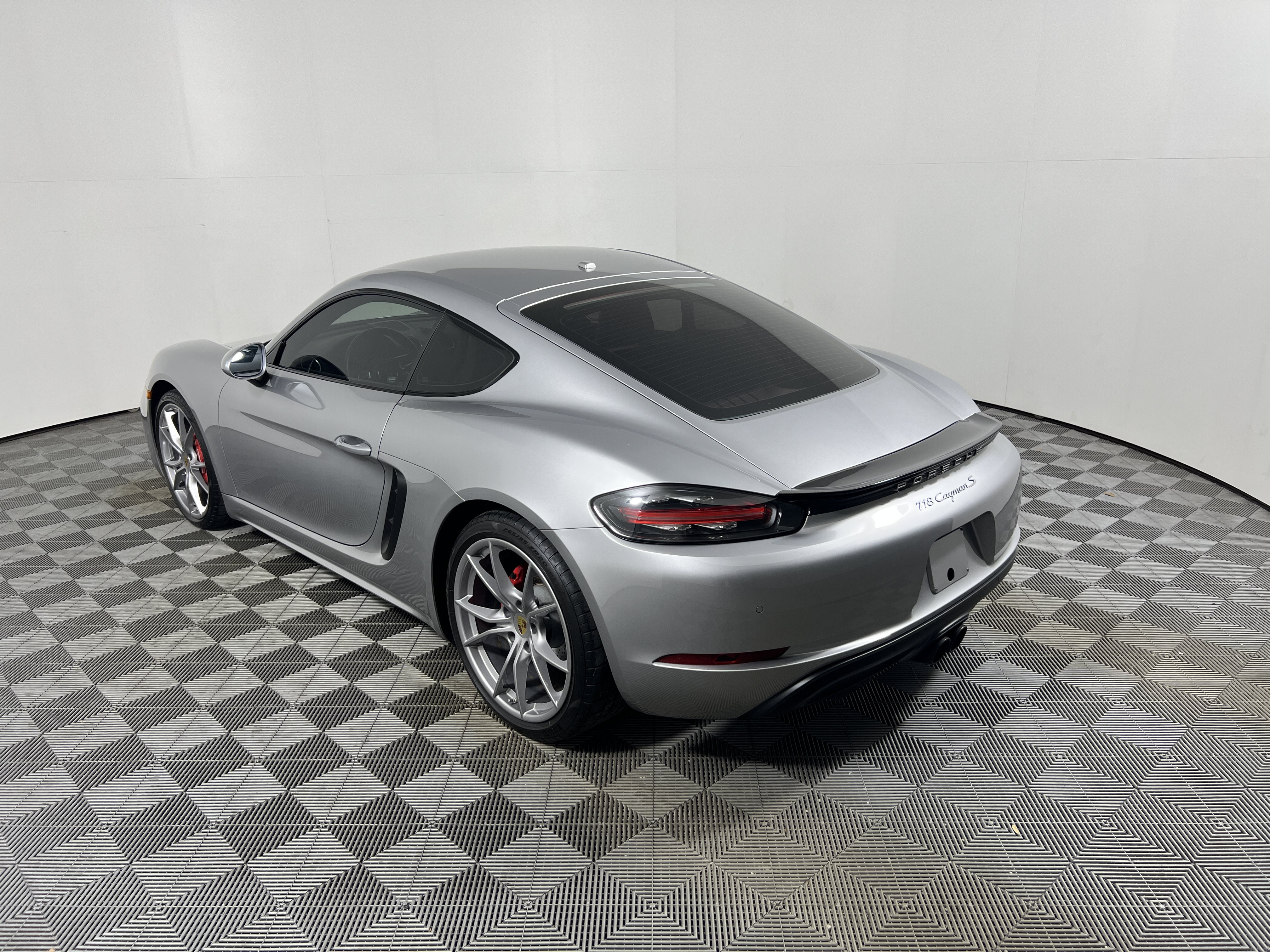Certified 2018 Porsche 718 Cayman S RWD image 3