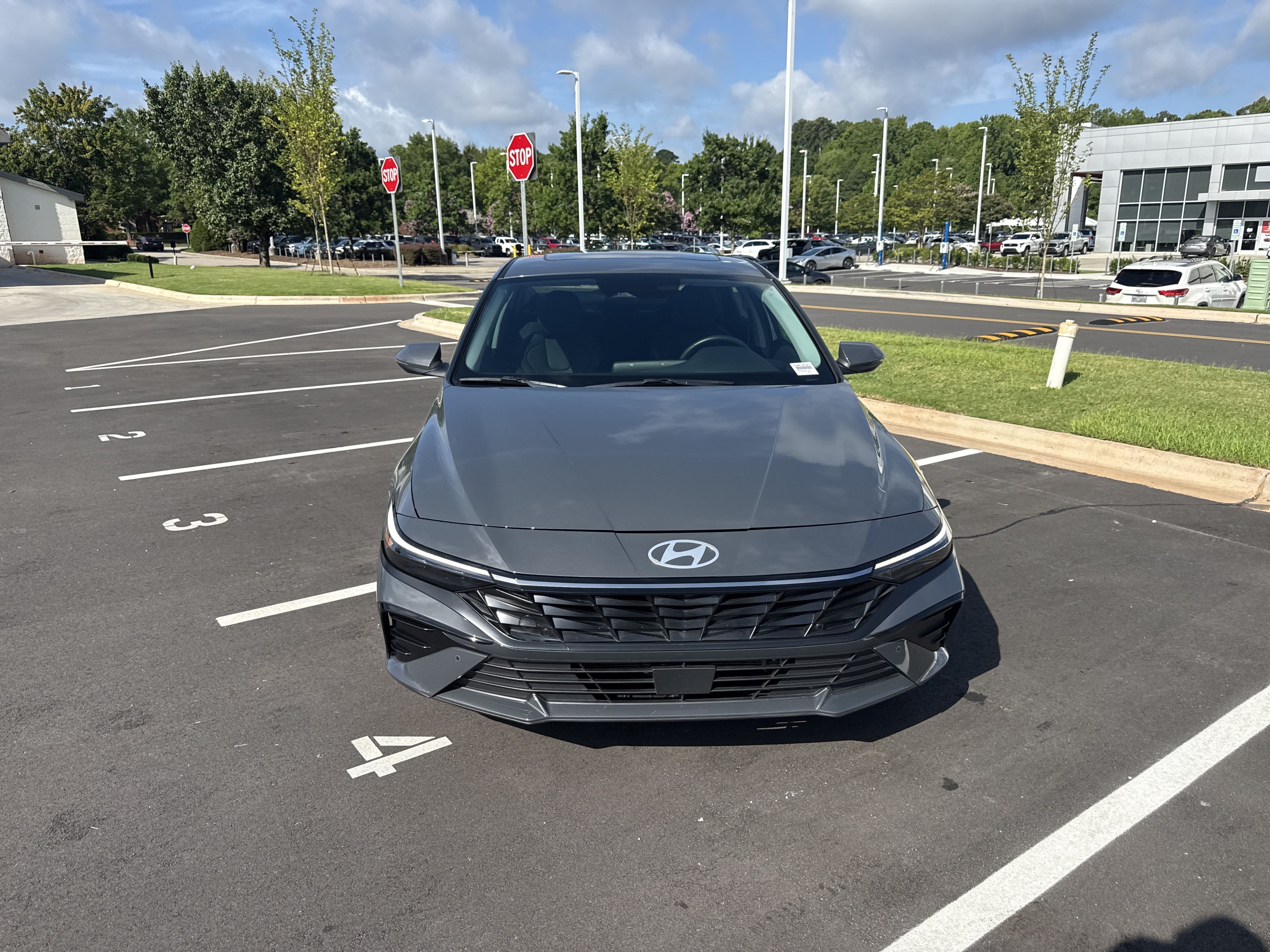 Used 2024 Hyundai Elantra Limited FWD image 3