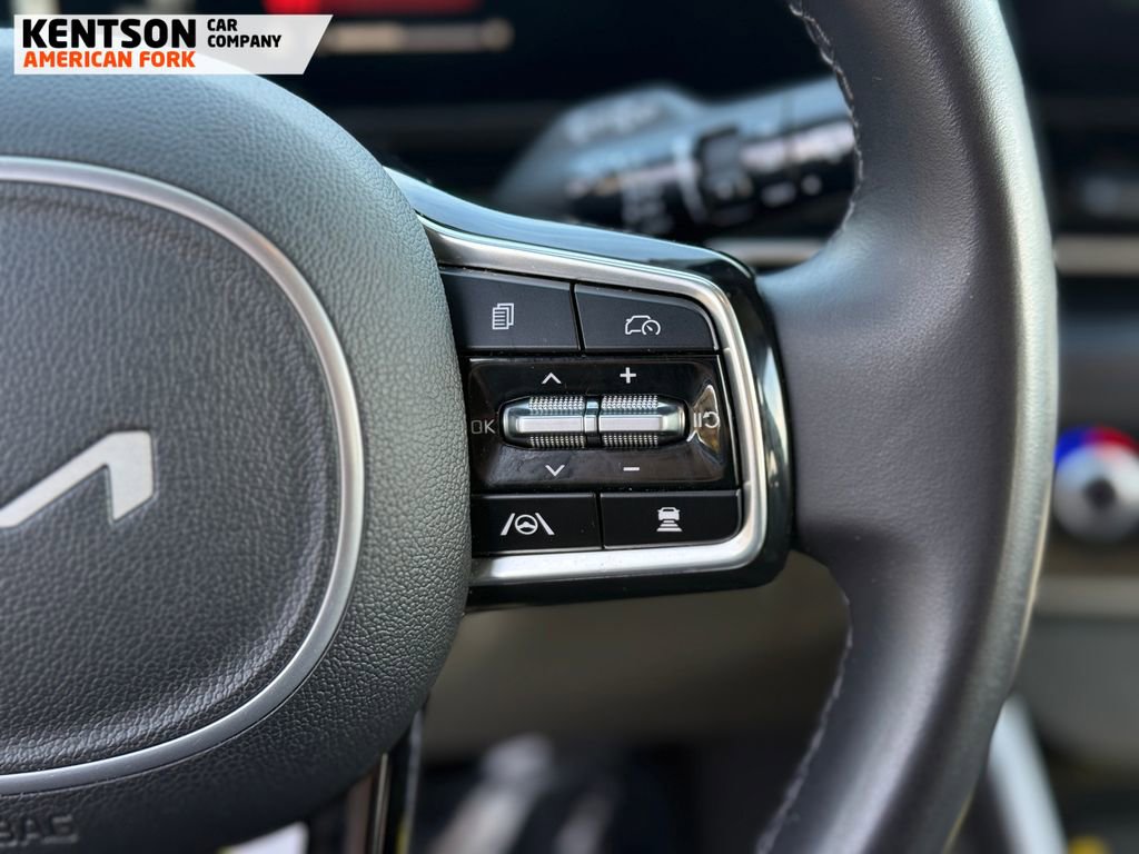 Used 2025 Kia Carnival image 20