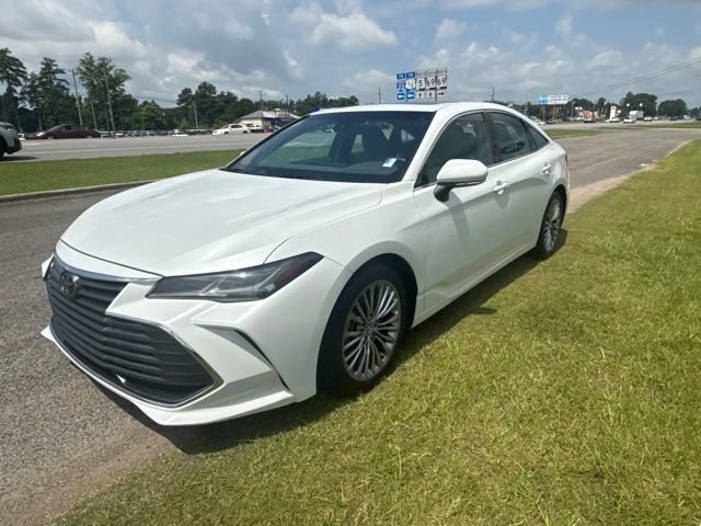 Used 2019 Toyota Avalon Limited FWD image 4