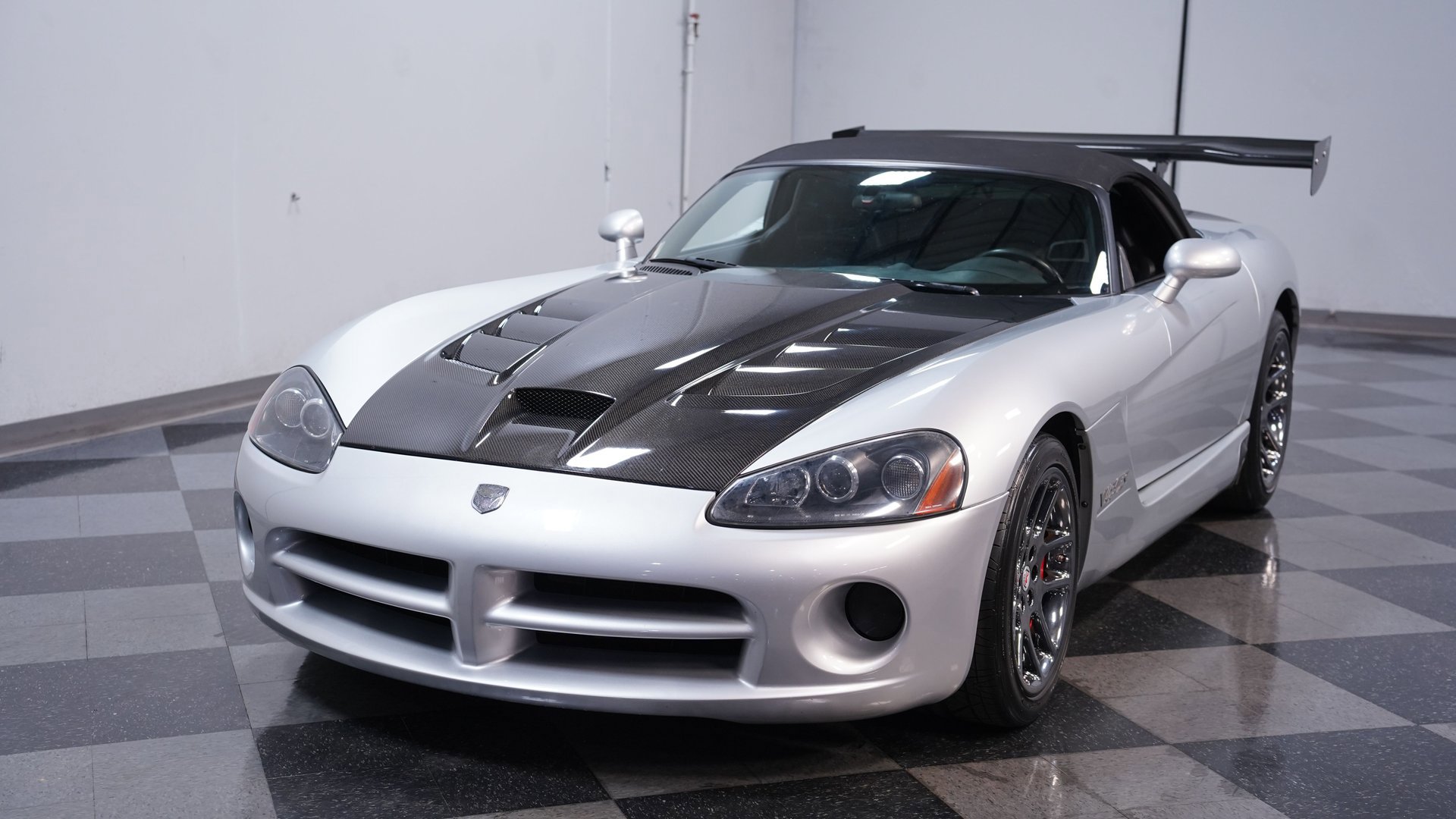 Used 2005 Dodge Viper SRT-10 image 16
