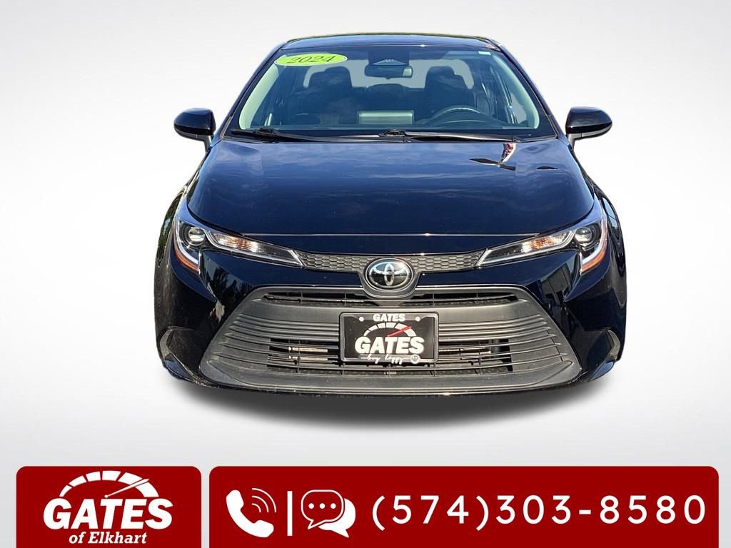 Used 2024 Toyota Corolla LE image 2