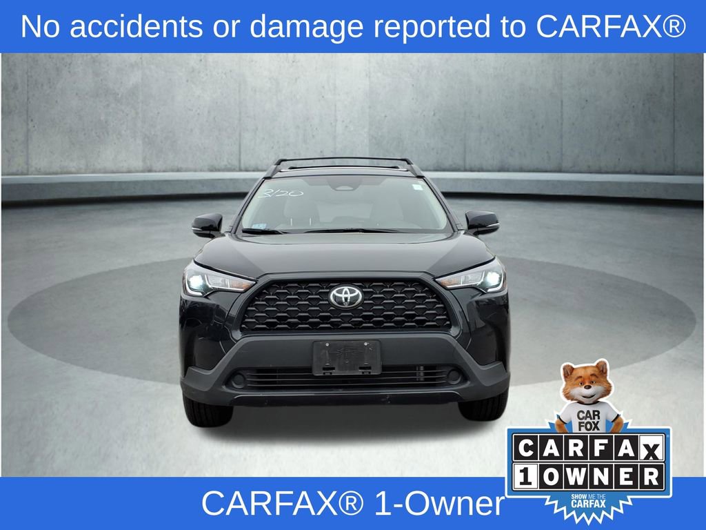 Used 2025 Toyota Corolla Cross LE w/ Moonroof Package image 2