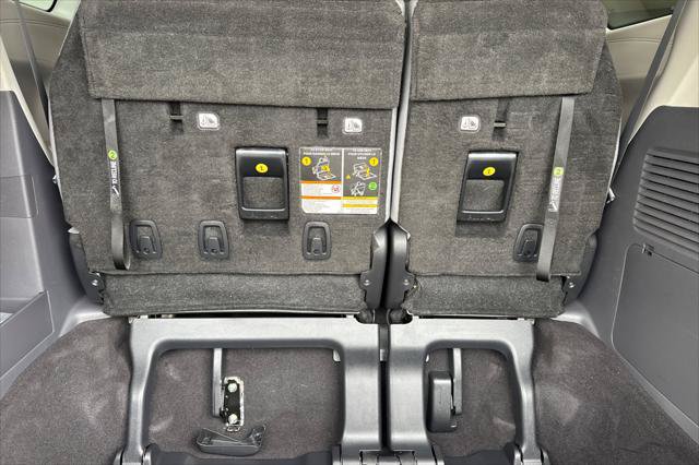 Certified 2022 Toyota Sienna XLE w/ XLE Plus Package FWD image 17