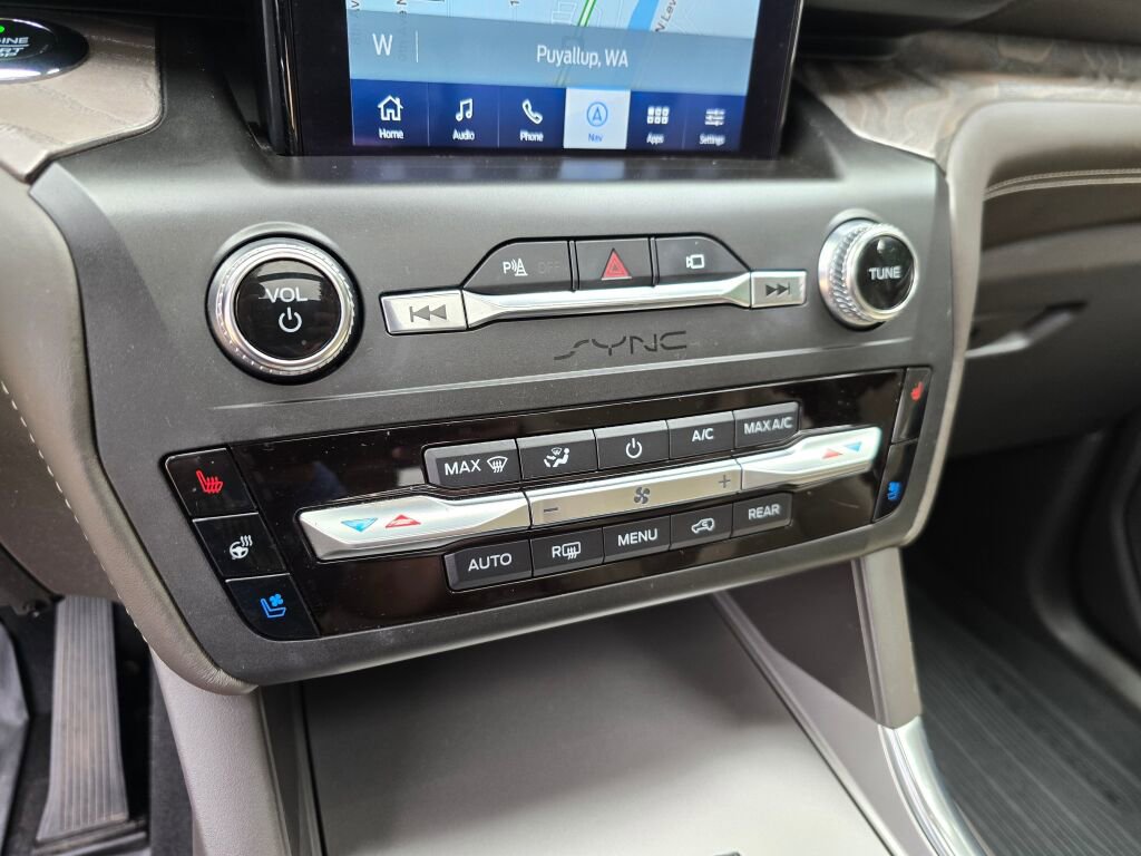 Used 2020 Ford Explorer Platinum w/ Premium Technology Package image 33