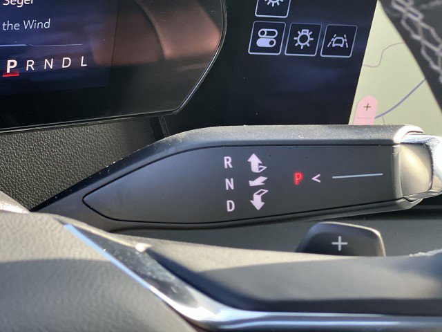 Used 2025 Chevrolet Traverse LT image 16