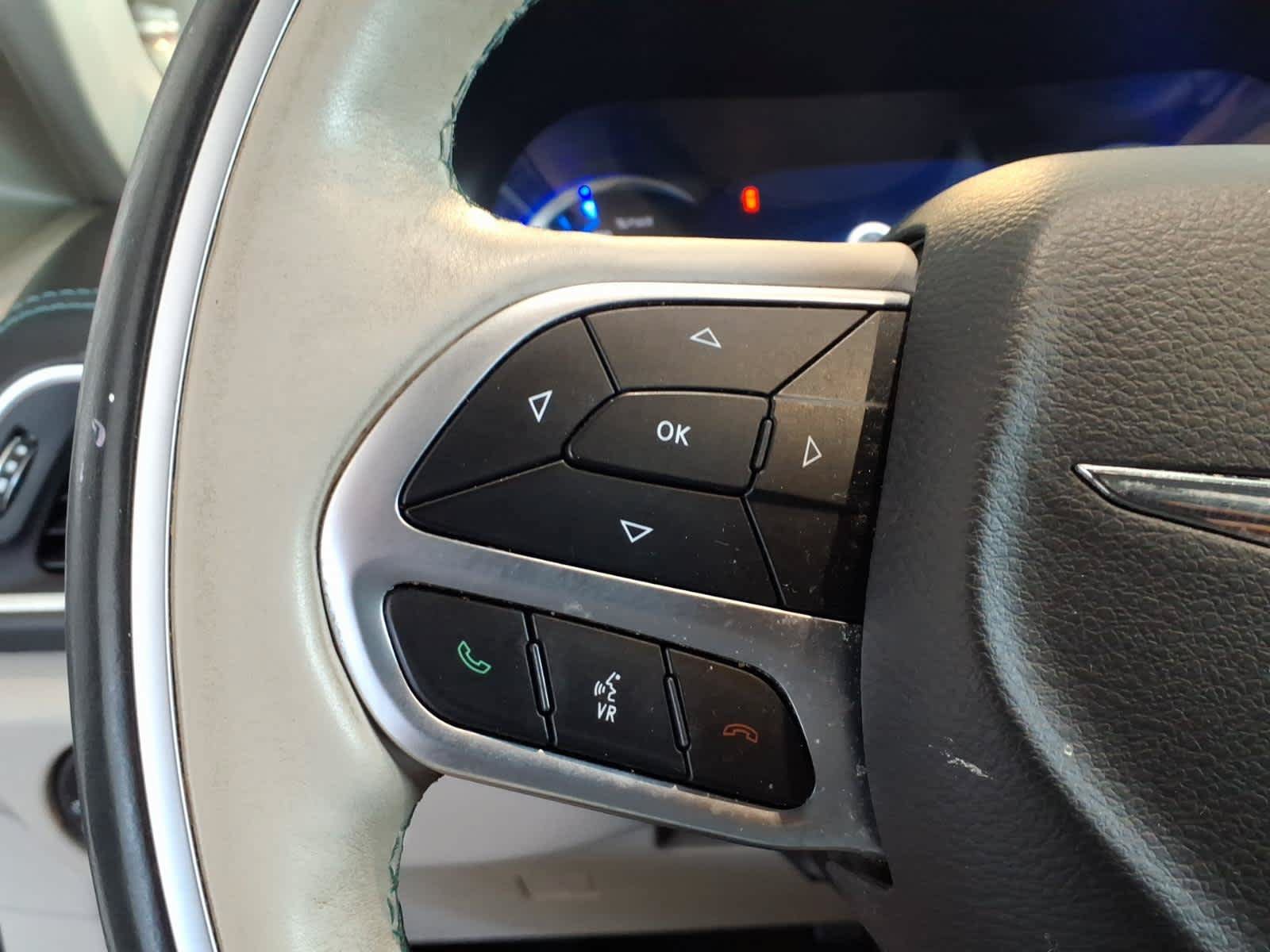 Used 2018 Chrysler Pacifica Limited w/ Advanced Safetytec Group FWD image 14
