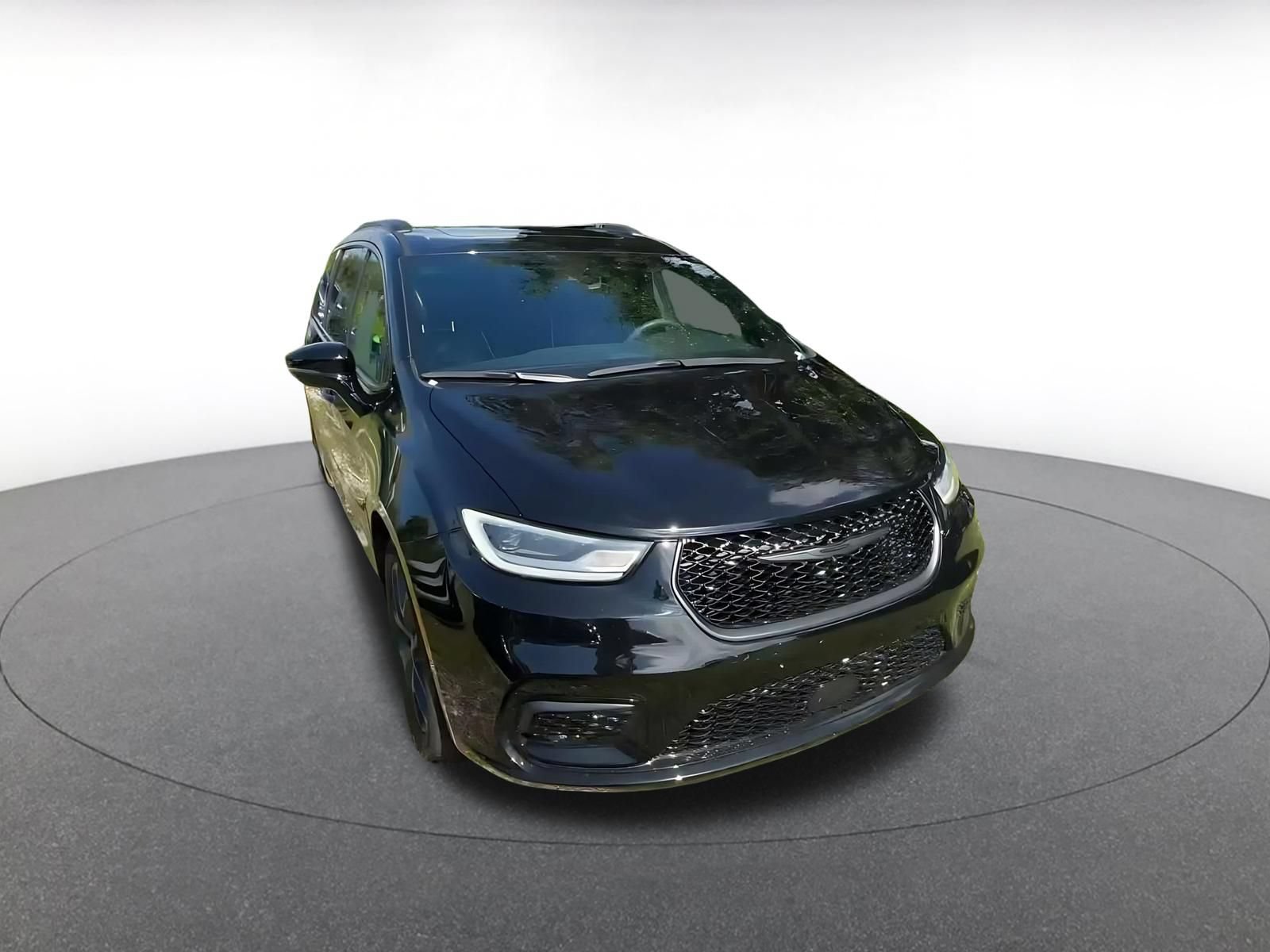 Used 2025 Chrysler Pacifica Limited FWD image 3