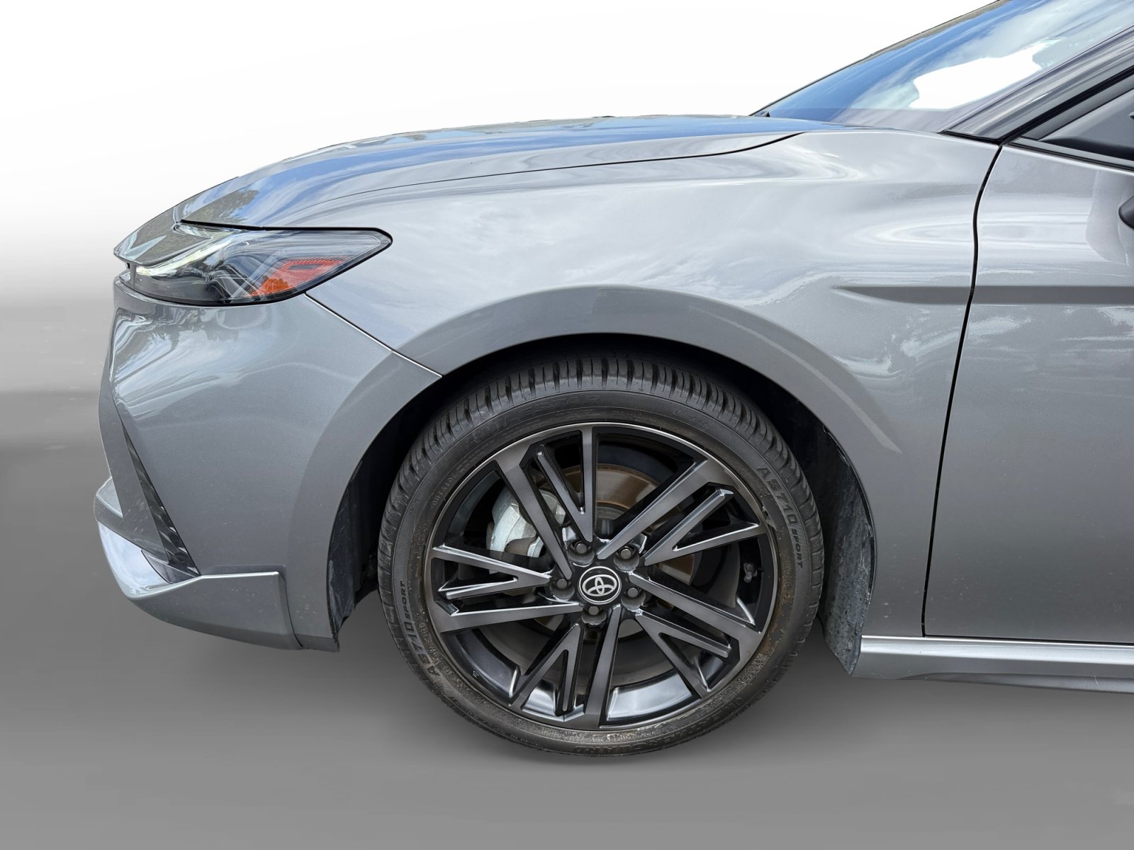 Used 2025 Toyota Camry XSE FWD image 9