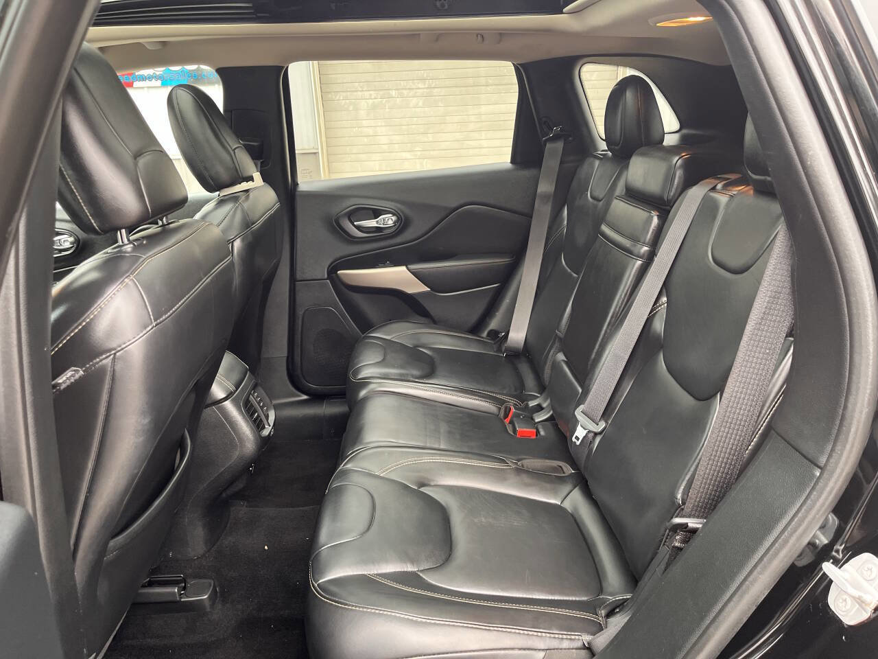 Used 2018 Jeep Cherokee Limited w/ Technology Group image 10