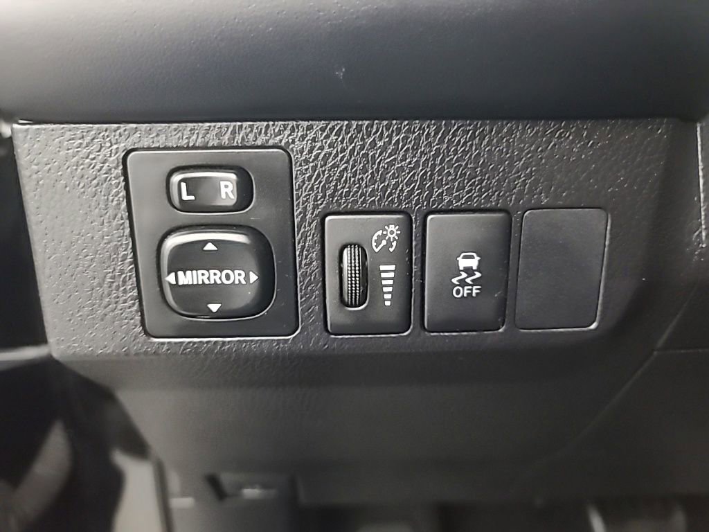 Used 2015 Toyota RAV4 XLE image 26