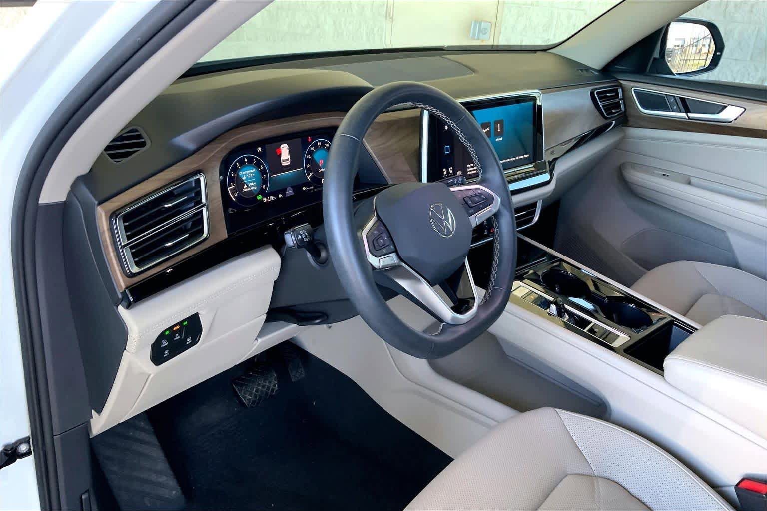 Used 2024 Volkswagen Atlas SE FWD image 17