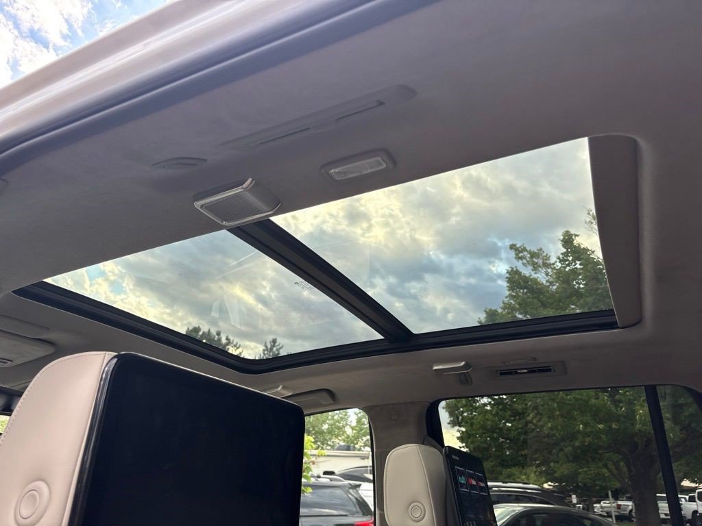 Certified 2023 Cadillac Escalade Premium Luxury Platinum w/ LPO, Radiant Package AWD/4WD image 20