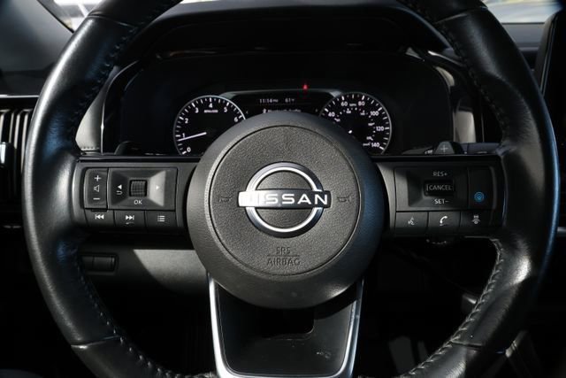 Used 2023 Nissan Pathfinder SV image 16