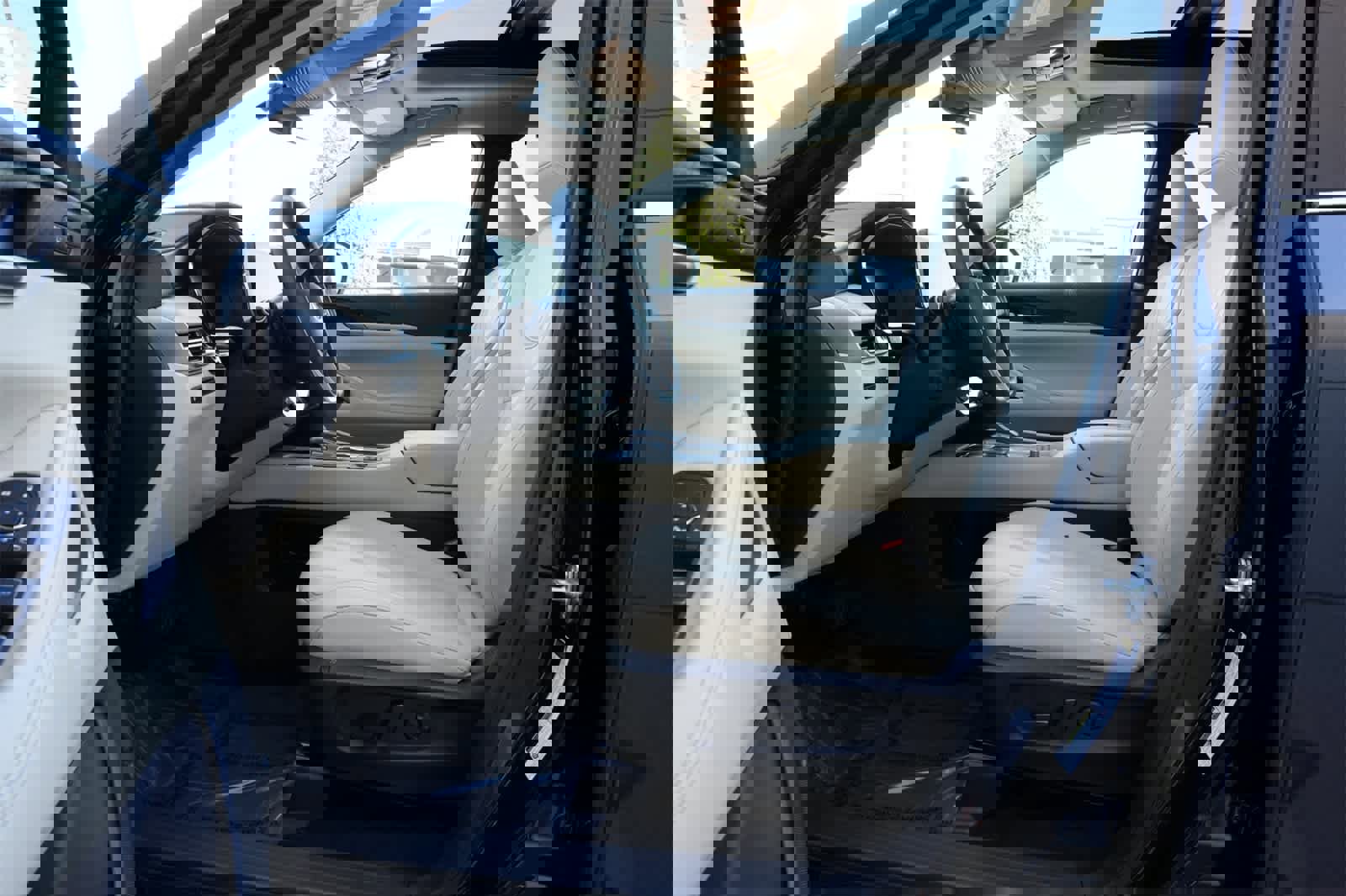 Certified 2025 INFINITI QX60 Sensory image 17