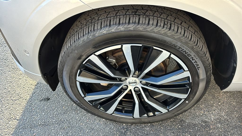Certified 2025 Volvo XC60 B5 Plus AWD/4WD image 32