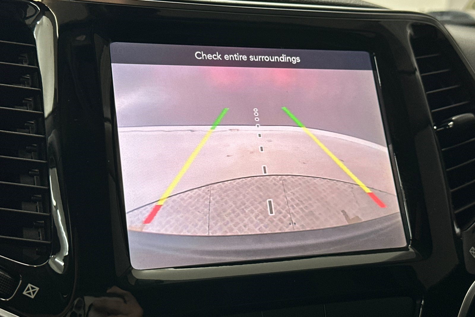 Used 2019 Jeep Cherokee Limited FWD image 20