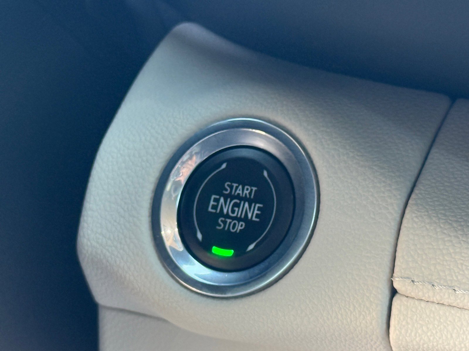 Used 2022 Buick Envision Avenir w/ Technology Package II FWD image 21