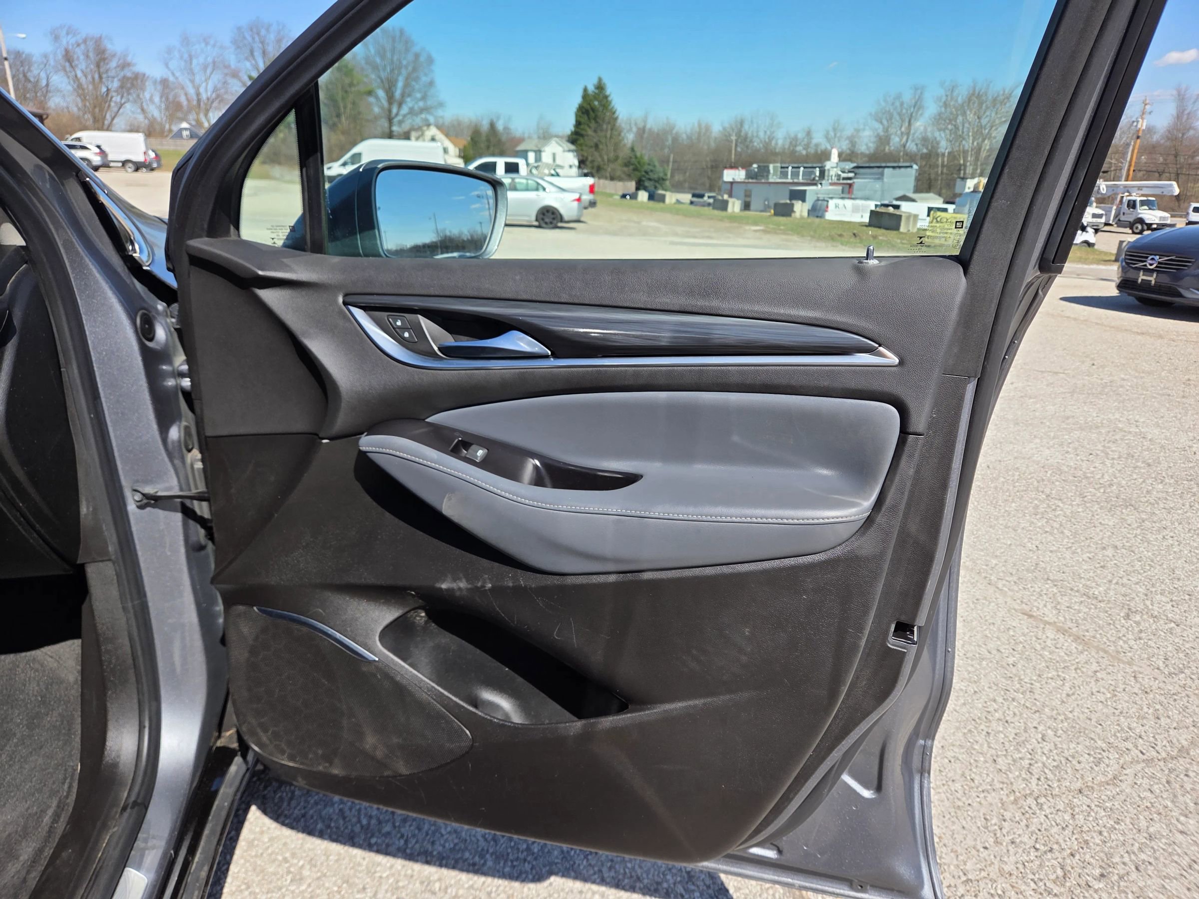 Used 2020 Buick Enclave Essence image 22