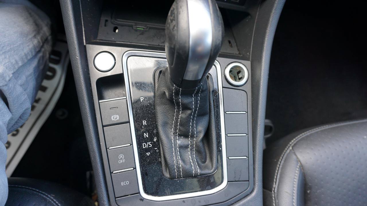 Used 2021 Volkswagen Jetta SE FWD image 25