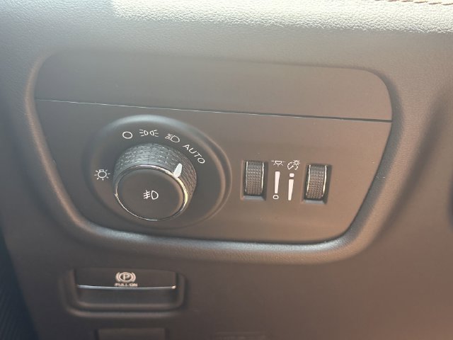Used 2024 Jeep Grand Cherokee L Summit AWD/4WD image 32