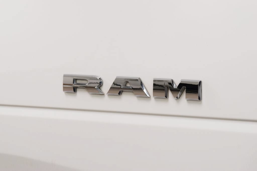 Used 2025 RAM 5500 4x4 Crew Cab image 11