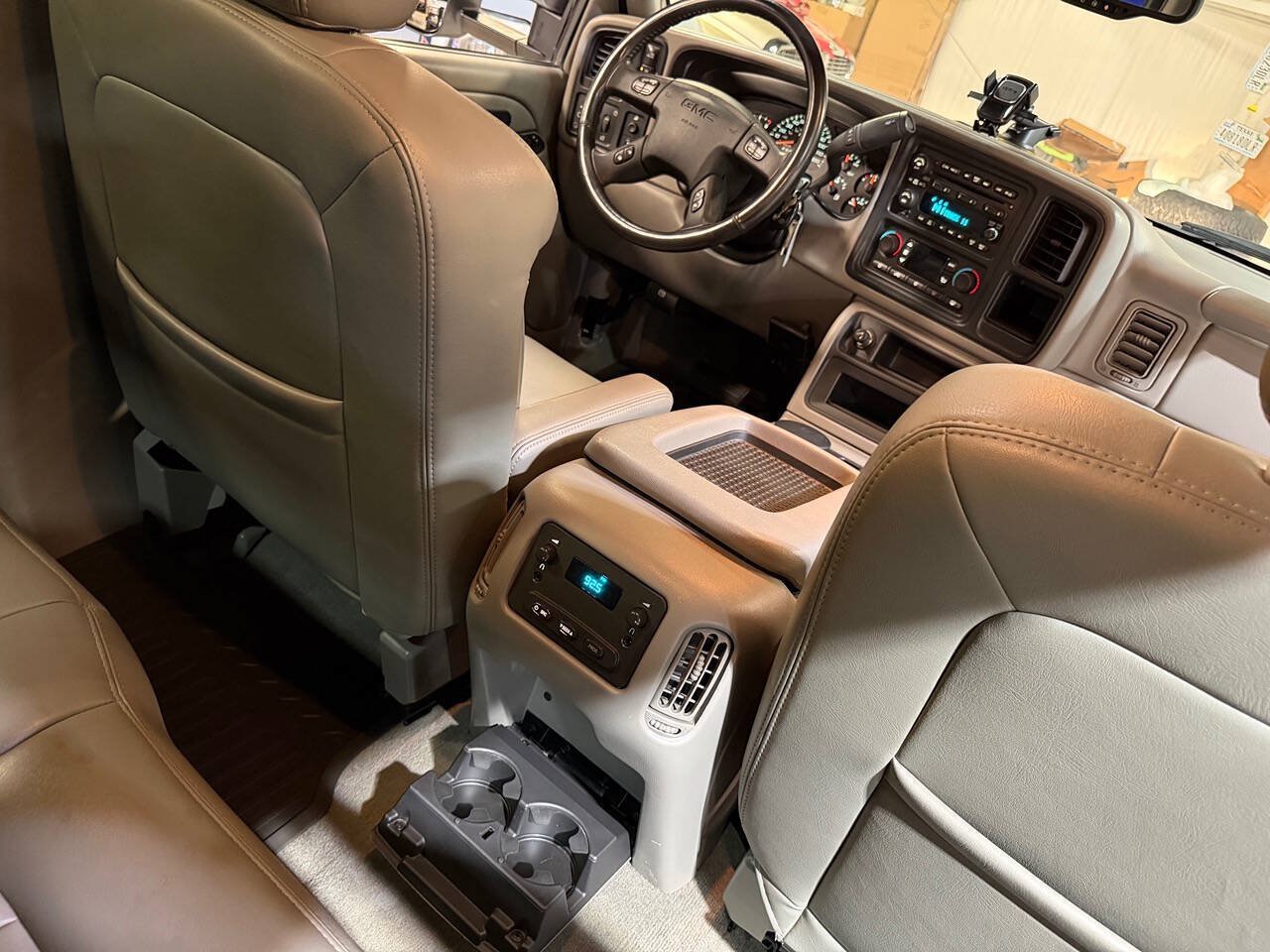 Used 2006 GMC Sierra 2500 SLT w/ Heavy-Duty Power Package AWD/4WD image 33