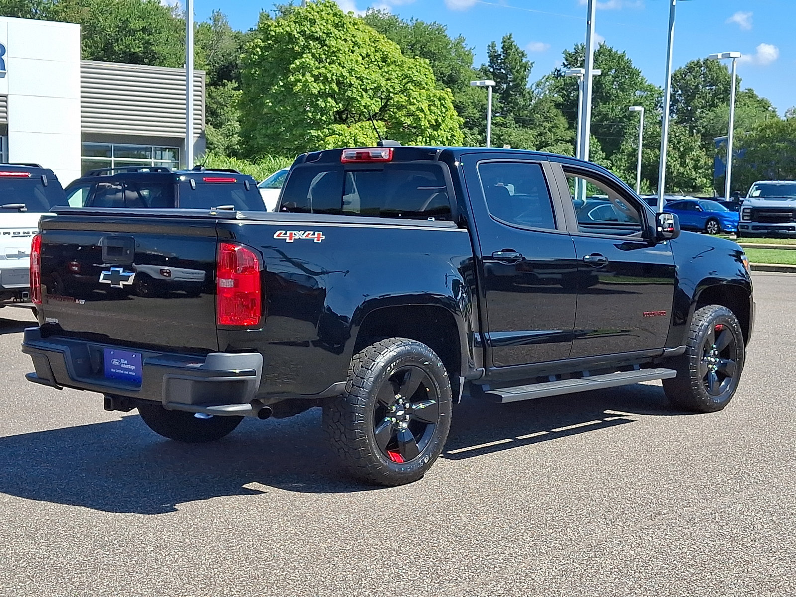 Used 2019 Chevrolet Colorado LT w/ Redline Special Edition AWD/4WD image 11