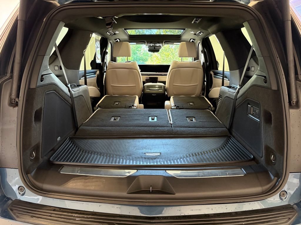 Used 2025 Cadillac Escalade Sport w/ LPO, ONYX Package AWD/4WD image 28