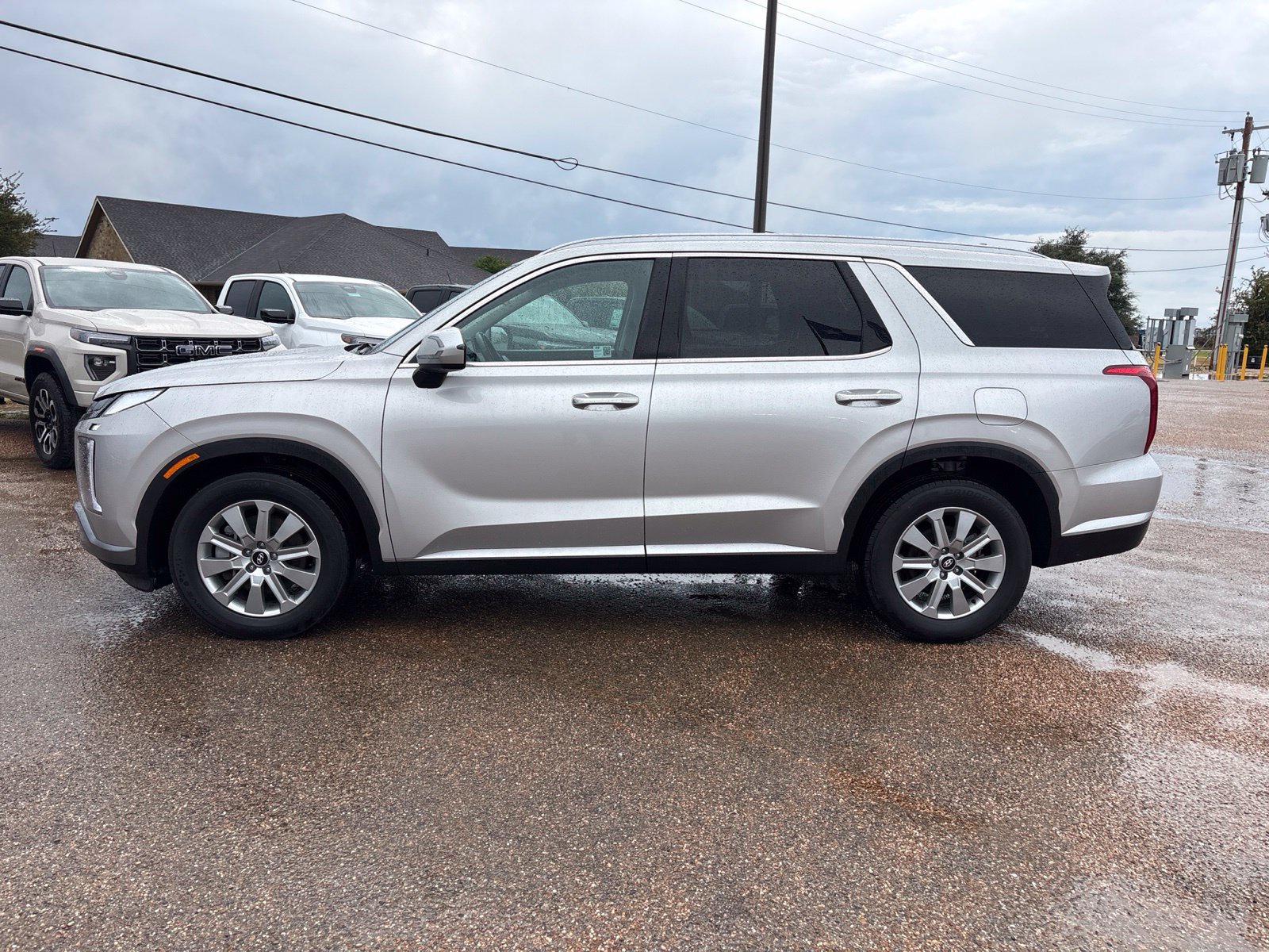 Used 2025 Hyundai Palisade SEL FWD image 2