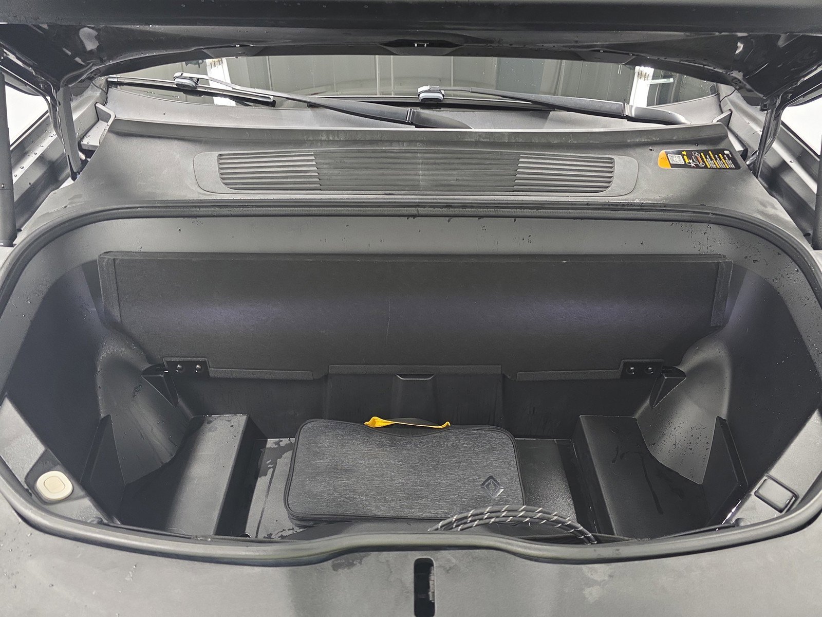 Used 2022 Rivian R1T Adventure image 14