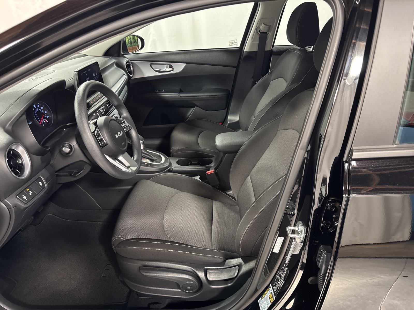Certified 2023 Kia Forte LXS w/ LXS Technology Package FWD image 3