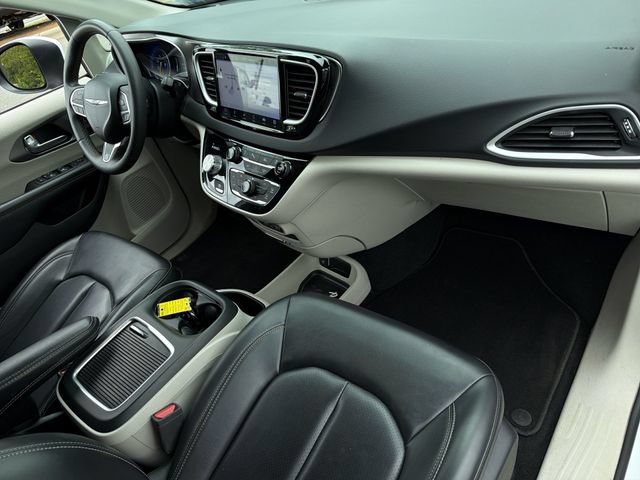 Used 2023 Chrysler Pacifica Touring-L FWD image 32