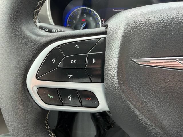 Used 2023 Chrysler Pacifica Touring-L FWD image 37