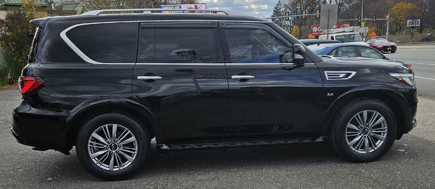 Used 2019 INFINITI QX80 Luxe image 6