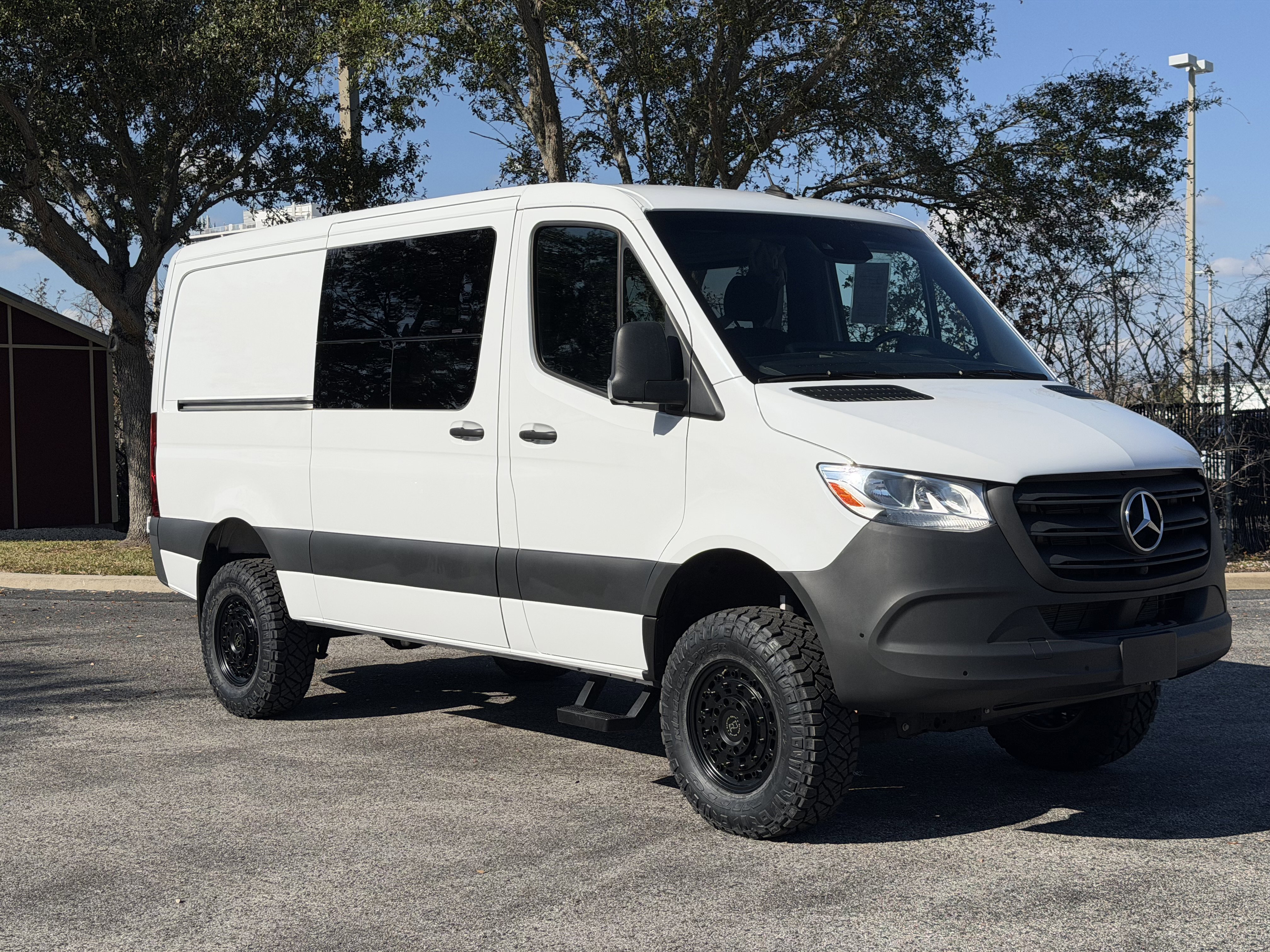 Used 2024 Mercedes-Benz Sprinter 2500 image 9