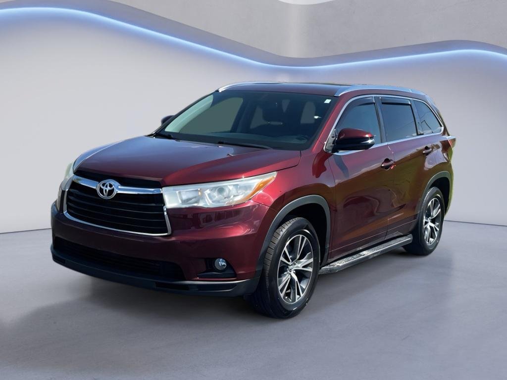 Used 2016 Toyota Highlander XLE FWD image 2