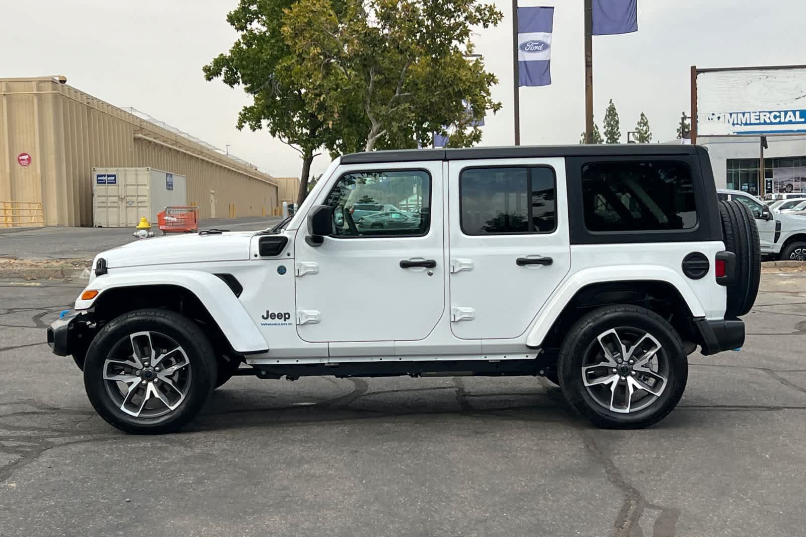 Used 2024 Jeep Wrangler Unlimited AWD/4WD image 6