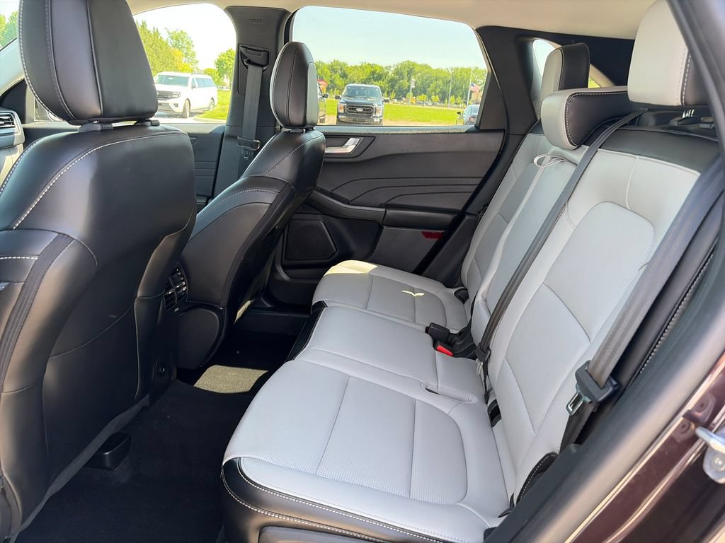 Used 2023 Ford Escape Platinum AWD/4WD image 28