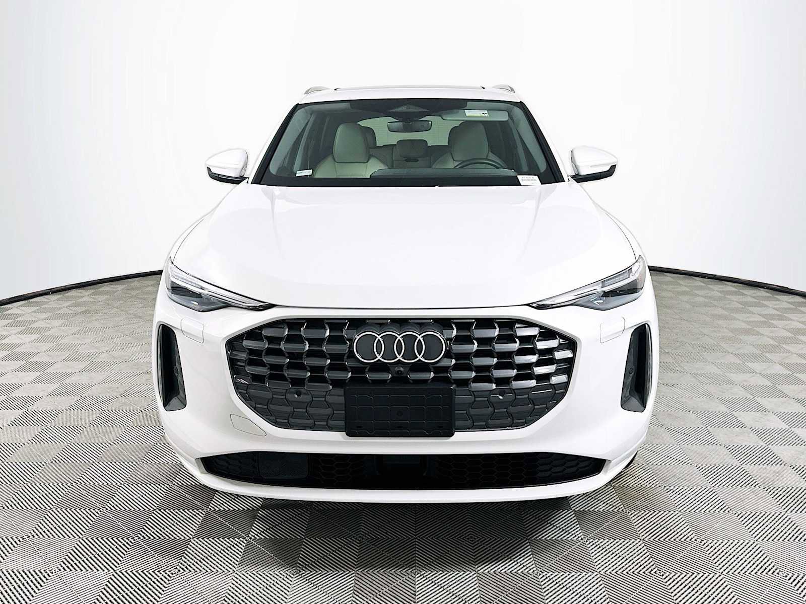 Certified 2025 Audi Q5 Premium w/ Premium Plus AWD/4WD image 2