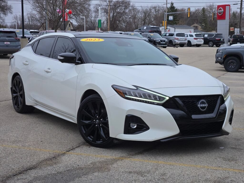 Used 2023 Nissan Maxima SR w/ Sport Mat Group FWD image 4