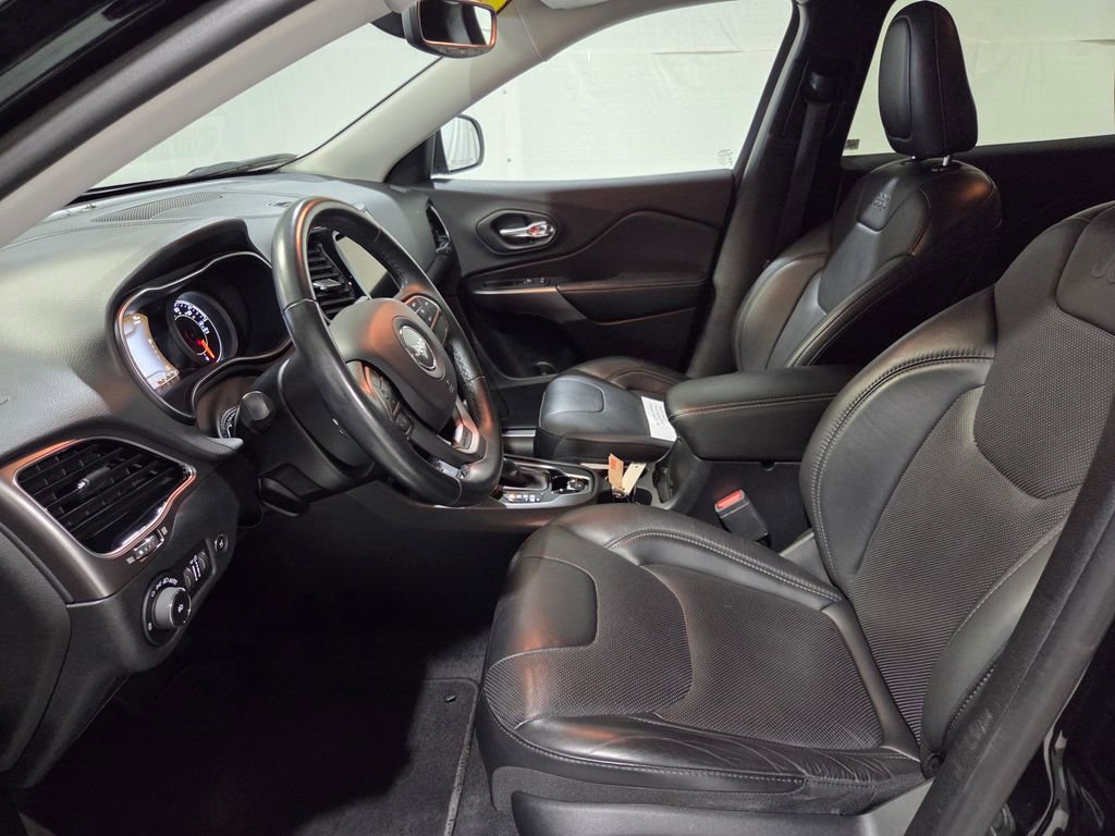 Used 2019 Jeep Cherokee Limited image 10