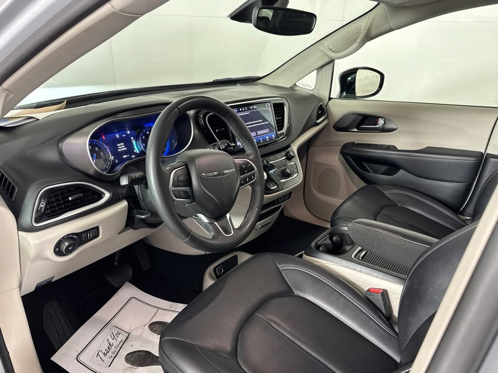 Certified 2024 Chrysler Pacifica Touring-L FWD image 18