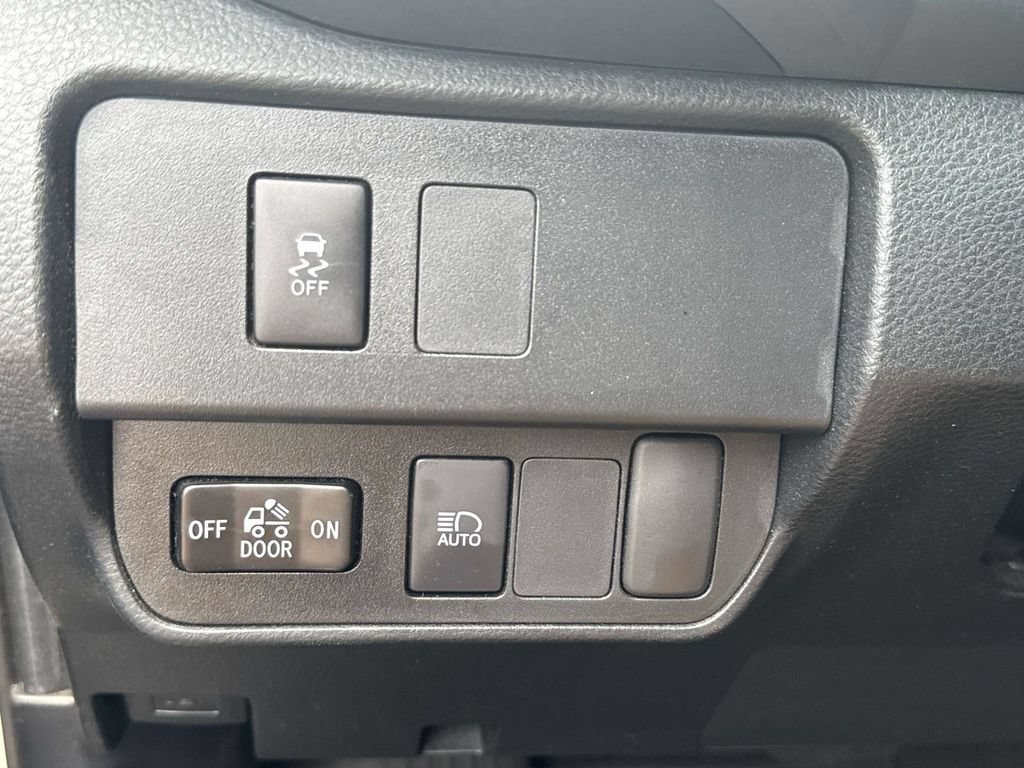 Used 2021 Toyota Tacoma SR5 AWD/4WD image 25