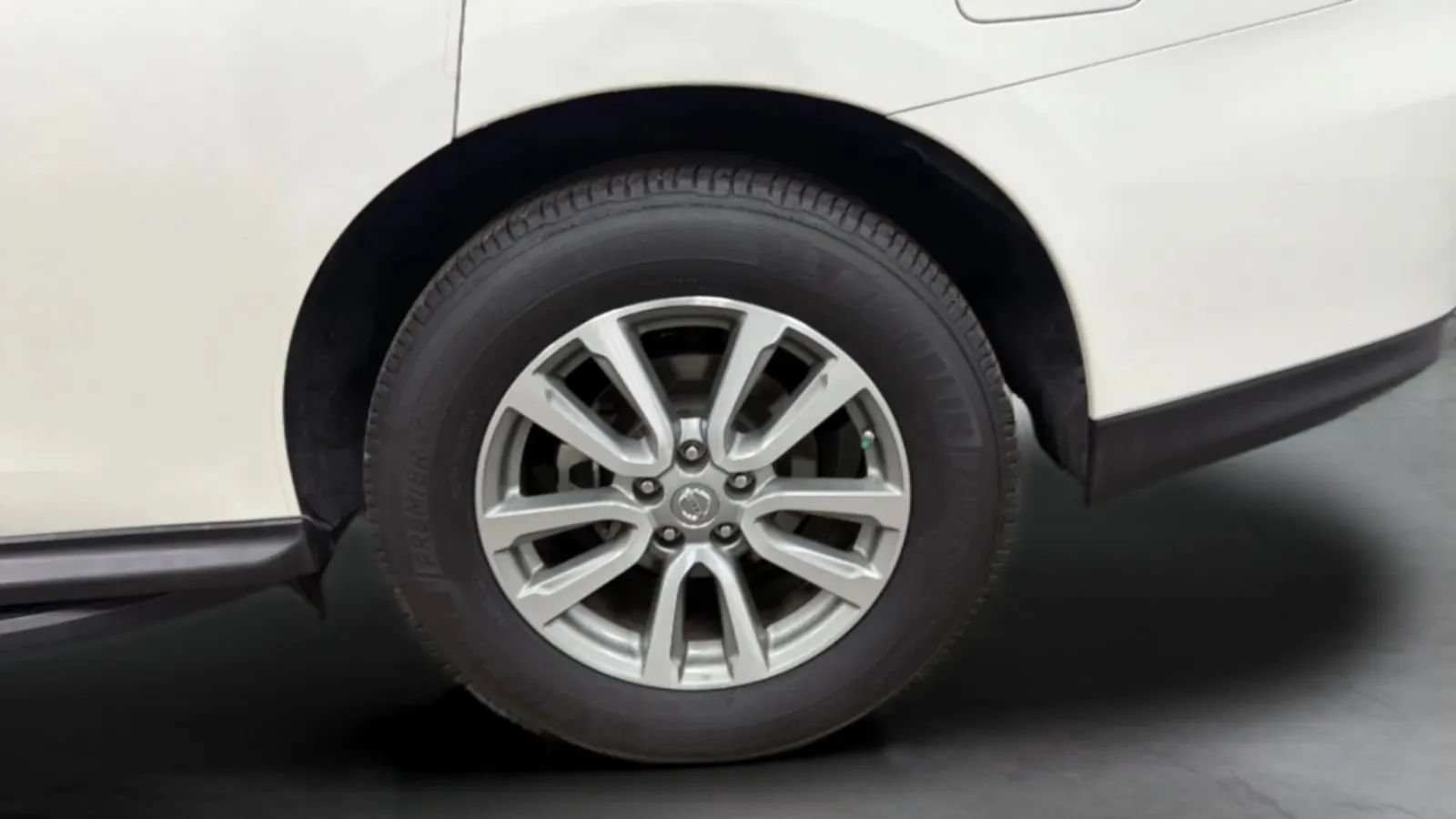 Used 2016 Nissan Pathfinder SV FWD image 28