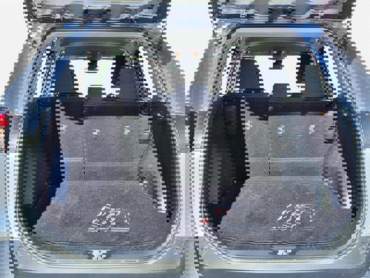 Used 2020 Toyota RAV4 LE image 6