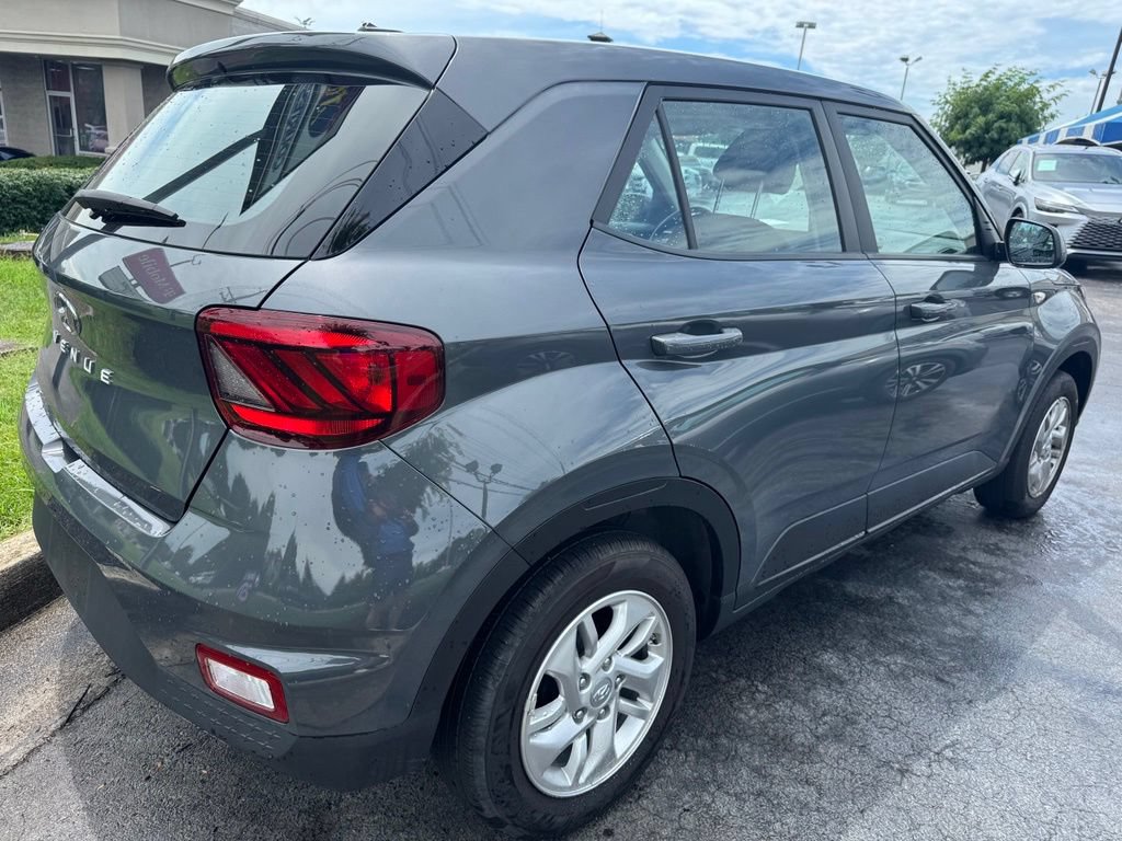 Used 2025 Hyundai Venue SE FWD image 5